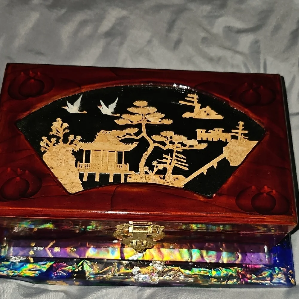 Vintage Wooden Jewelry Box With Inlay Design